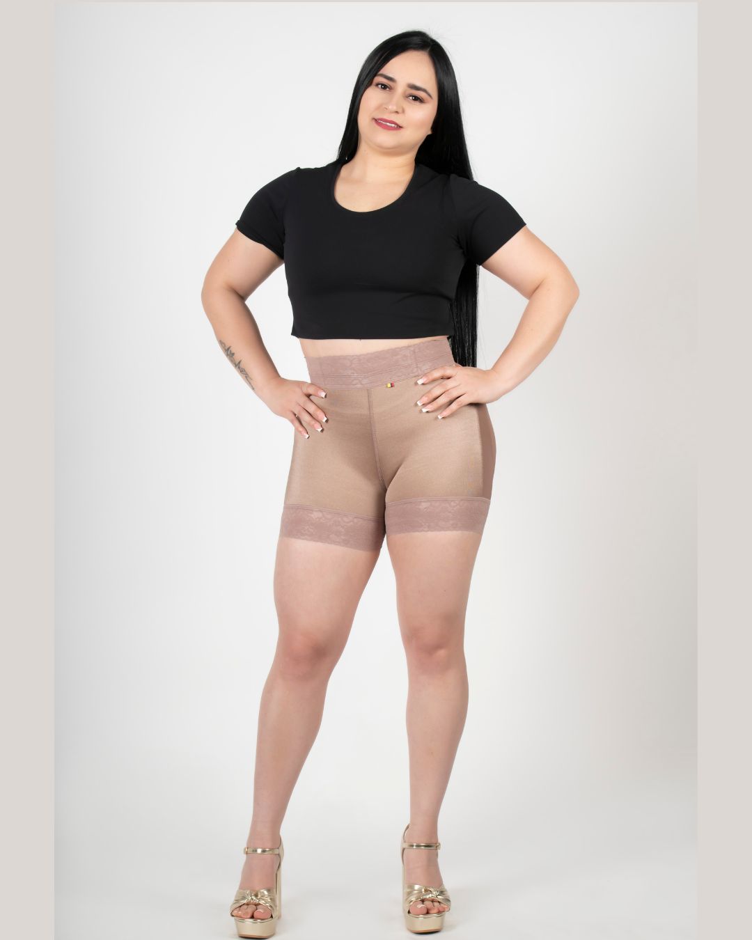 SHORT LEVANTA COLA INVISIBLE ABIGAIL