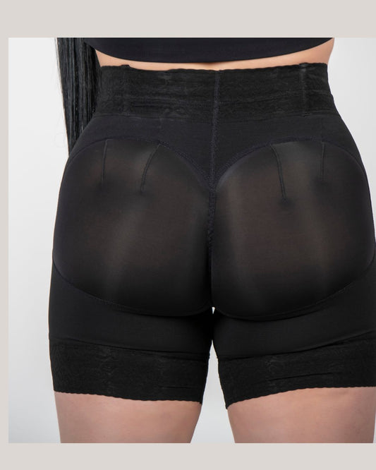 SHORT LEVANTA COLA MEDIO MUSLO