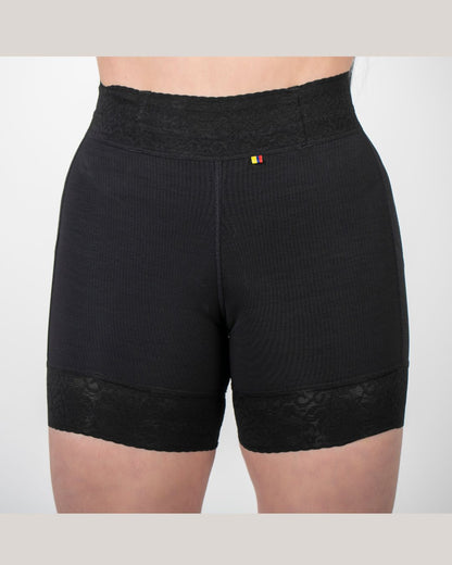 SHORT LEVANTA COLA MEDIO MUSLO