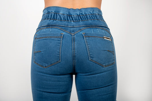 JEANS LEVANTA COLA